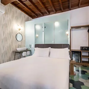 trevi-suites.it-romehotels.com/